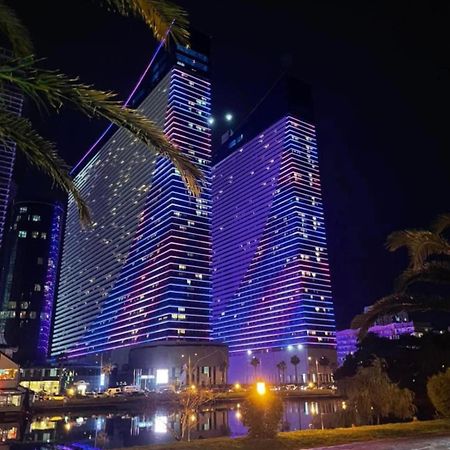 Downtown Centre In Batumi Aparthotel Orbi City In Batoemi Buitenkant foto