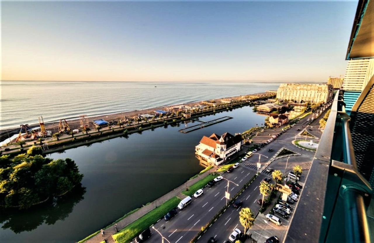 Downtown Centre In Batumi Aparthotel Orbi City In Batoemi Buitenkant foto