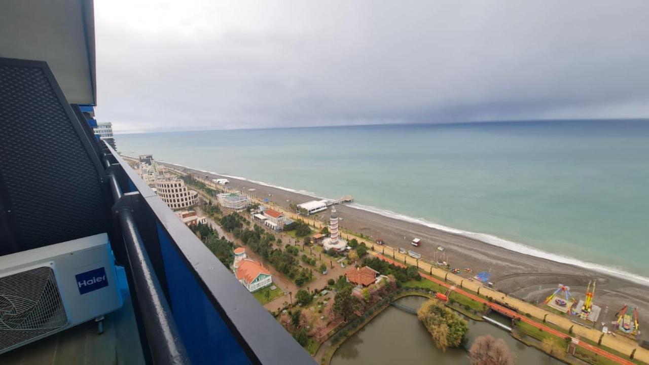 Downtown Centre In Batumi Aparthotel Orbi City In Batoemi Buitenkant foto