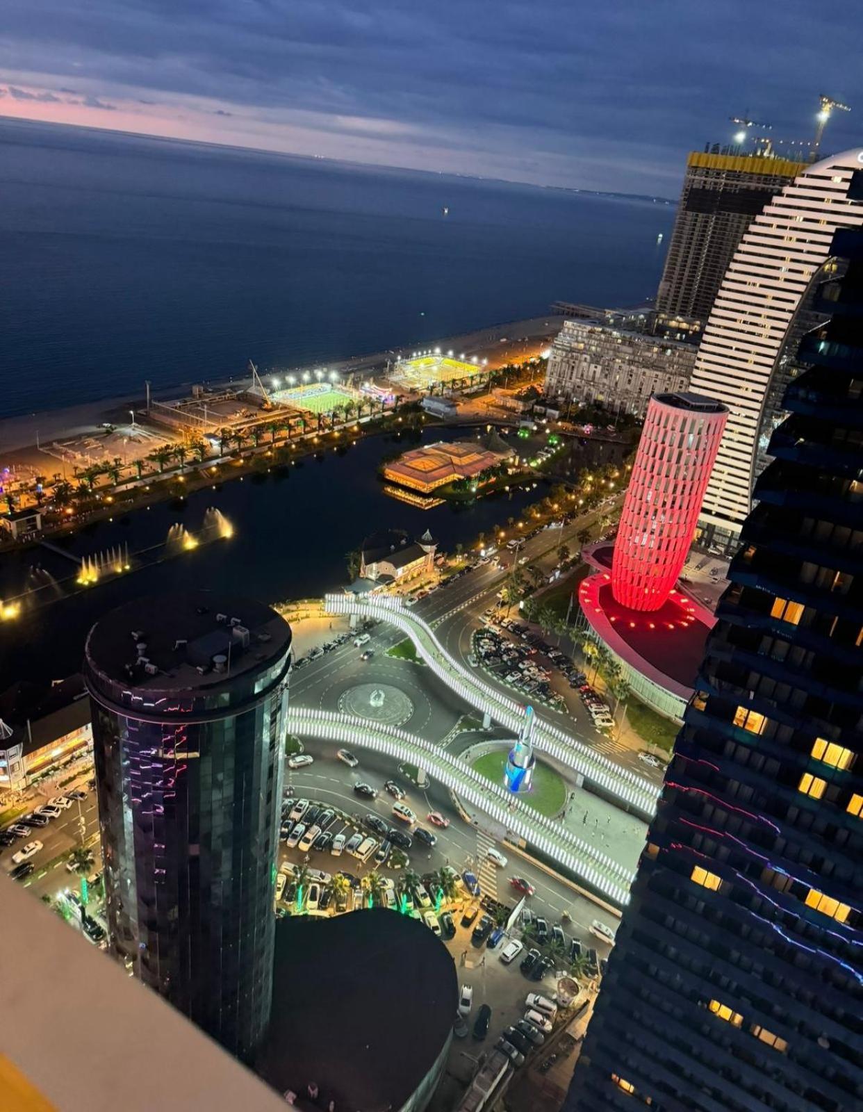 Downtown Centre In Batumi Aparthotel Orbi City In Batoemi Buitenkant foto