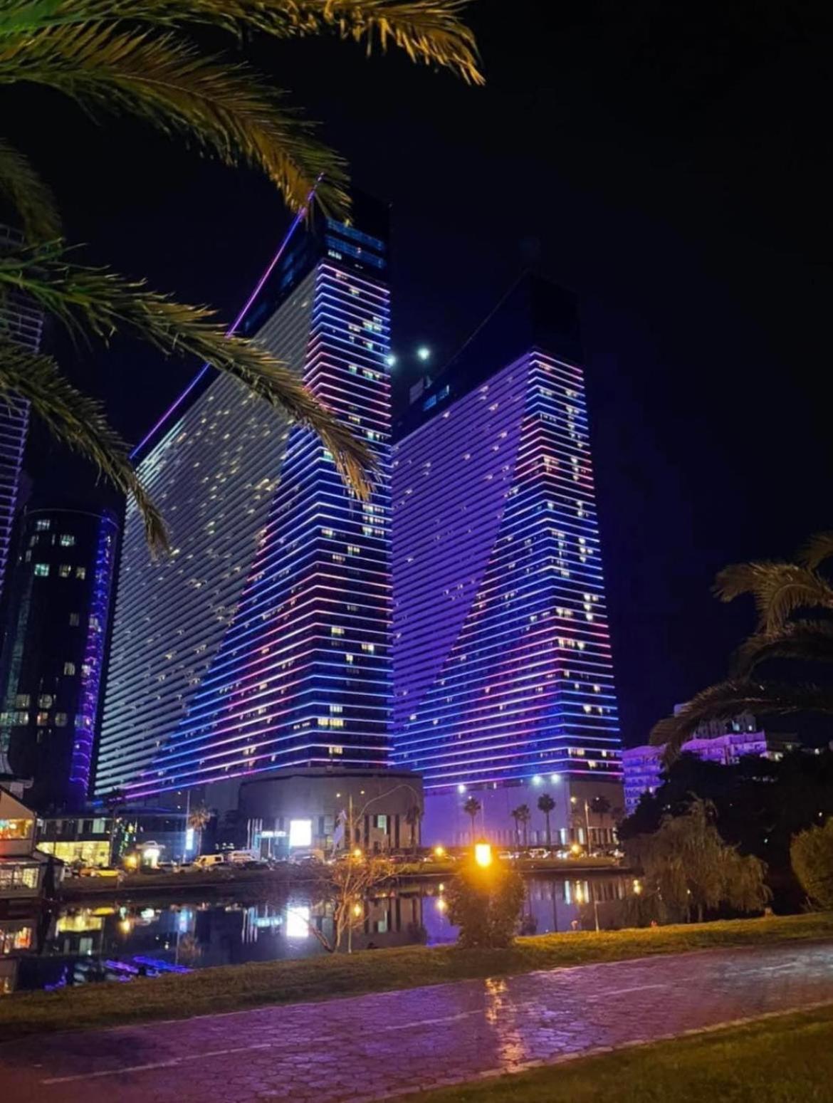 Downtown Centre In Batumi Aparthotel Orbi City In Batoemi Buitenkant foto