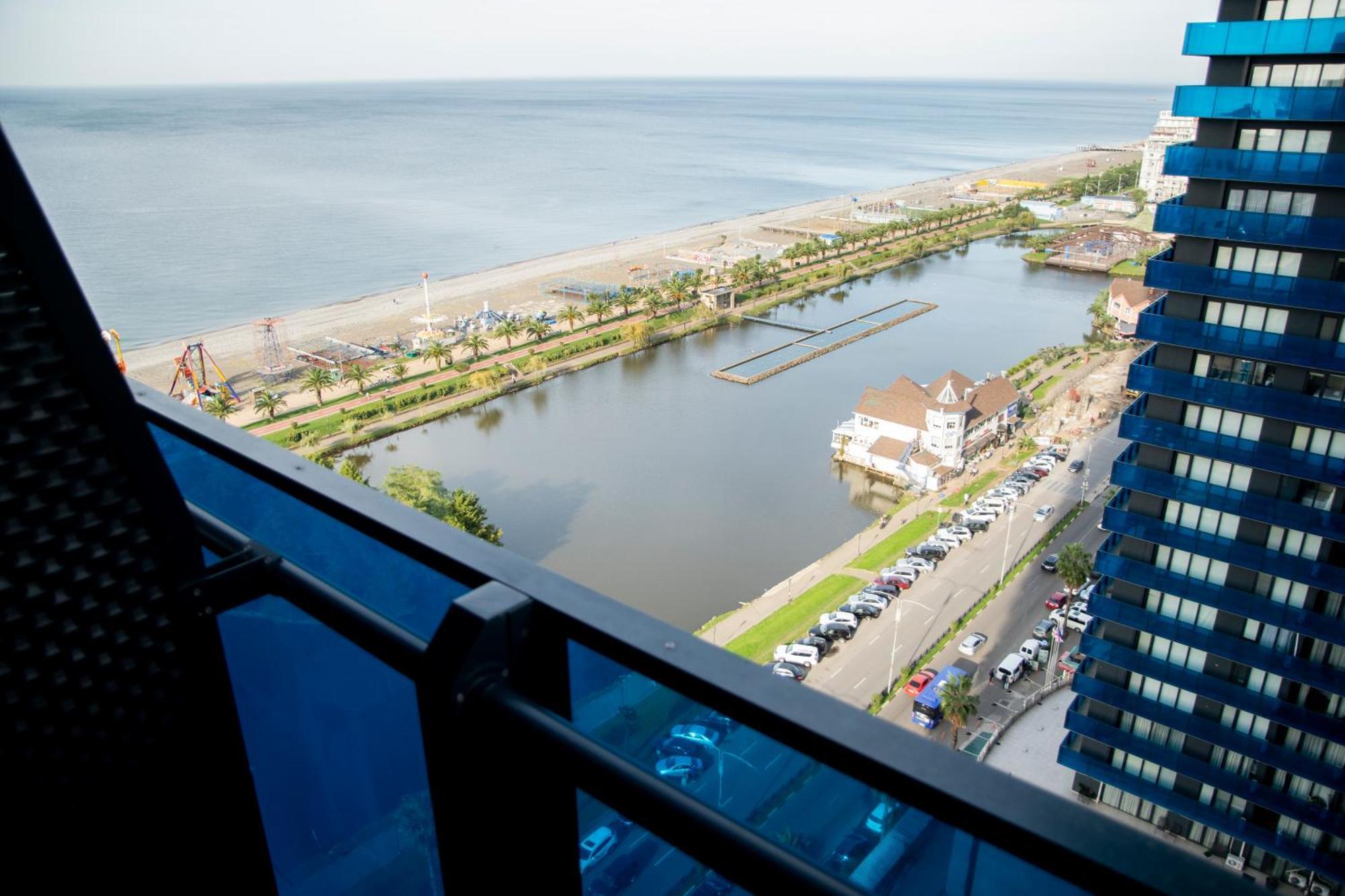 Downtown Centre In Batumi Aparthotel Orbi City In Batoemi Buitenkant foto