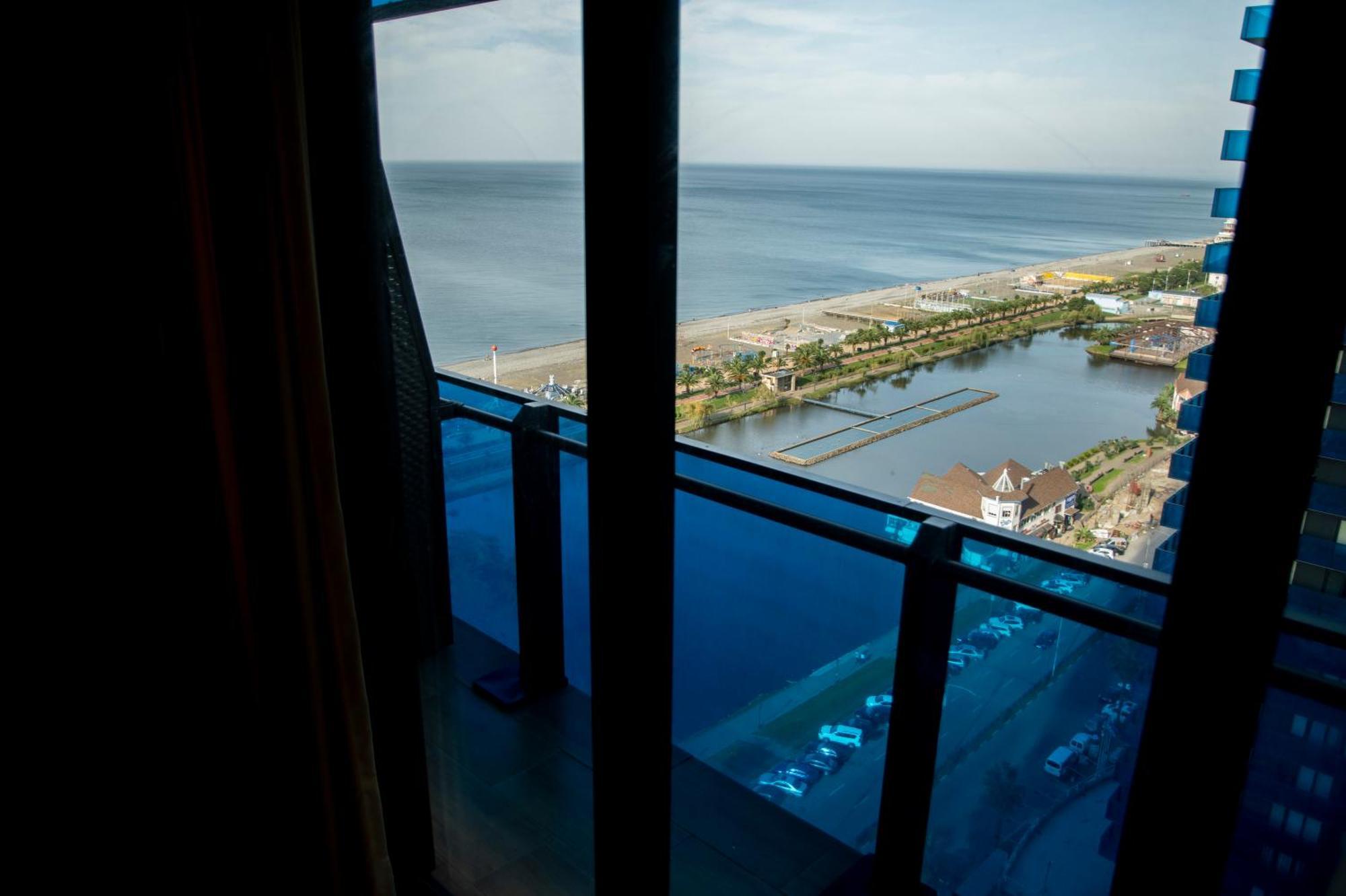 Downtown Centre In Batumi Aparthotel Orbi City In Batoemi Buitenkant foto